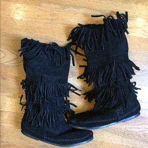 Minnetonka fringe suede boots. Size 9. Never worn.